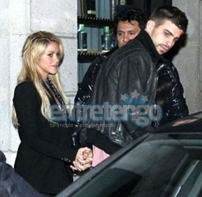 shakira pique 2011. Shakira+pique+hold+hands