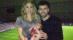Piqué publica la primera foto con Shakira y su hijo Milan