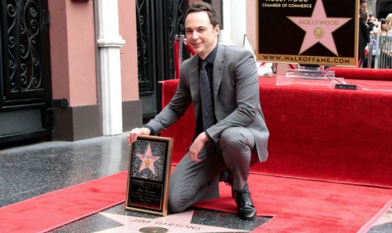 Jim Parsons de The Big Bang Theory recibe estrella en el Paseo de la Fama