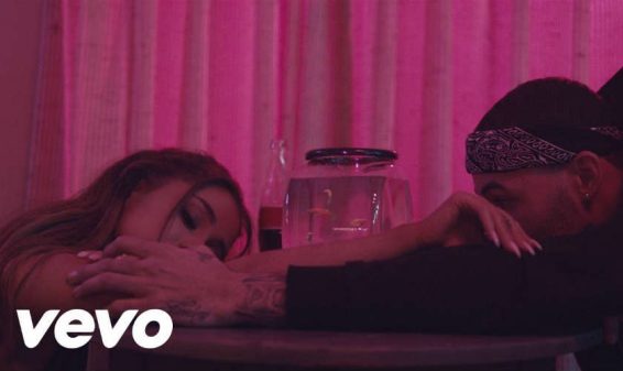 Ariana Grande presentó el video de su canción Into You