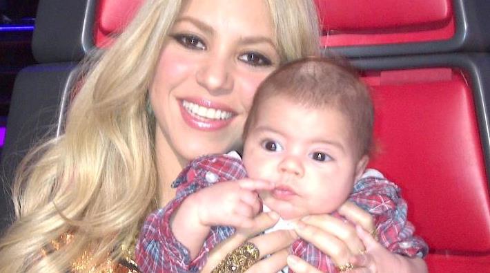 Shakira publica fotografía con Milan en el set de ‘The Voice’