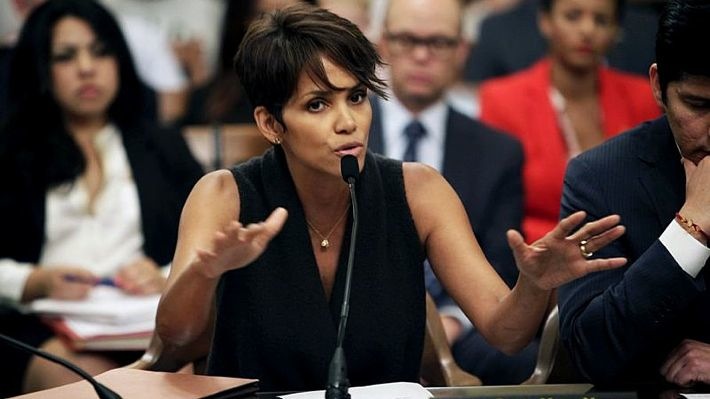 La actriz Halle Berry apoya ley contra paparazzis en Estados Unidos
