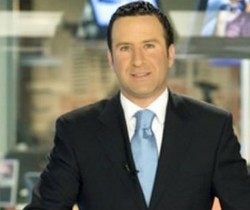 Felipe Arias recibe galardón como el Mejor Presentador de Noticias