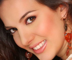 Violeta Bengonzi es la nueva Chica E! Colombia 2013