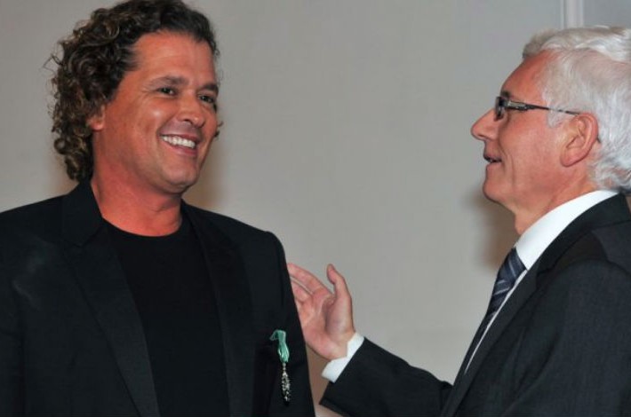 Carlos Vives recibe Orden de las Artes y Letras de Francia