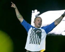 René Pérez de Calle 13 golpeó a fanático en un concierto
