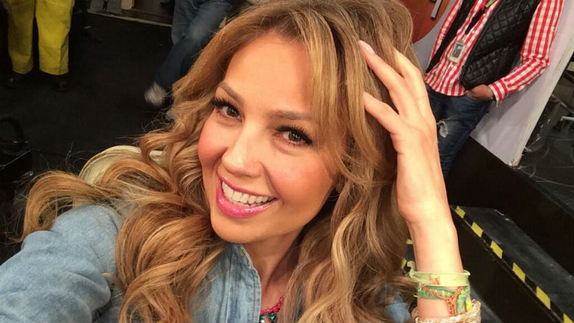 Thalía en problemas por uso indebido de los símbolos patrios de su país