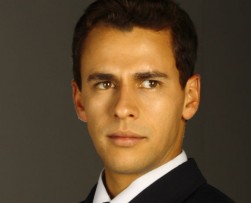 El actor Iván López instaura demanda en contra de Arnulfo Valentierra