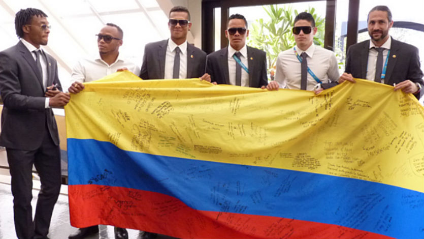 La Selección Colombia recibió la bandera de la ‘Expedición Brasil RCN’