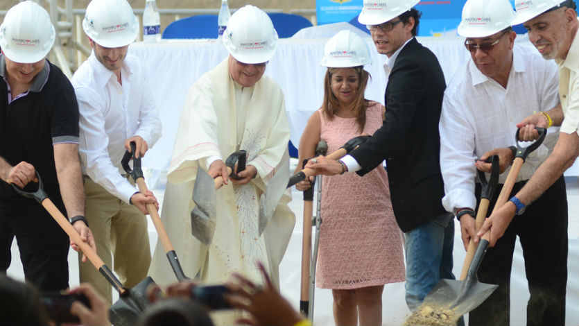 Marc Anthony inicia construcción de orfanato en Barranquilla
