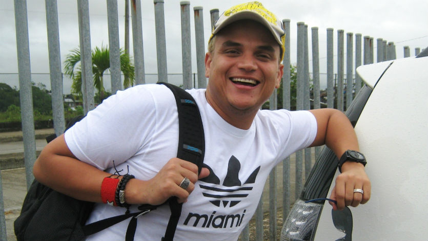 Madre y hermano de Silvestre Dangond dicen que el cantante los abandonó