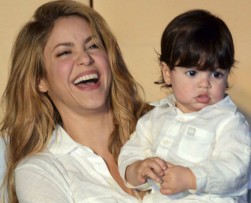 Padres de Shakira confirman que segundo hijo de la cantante es un niño