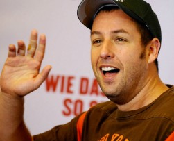 Adam Sandler es contratato por Netflix para producir cuatro películas