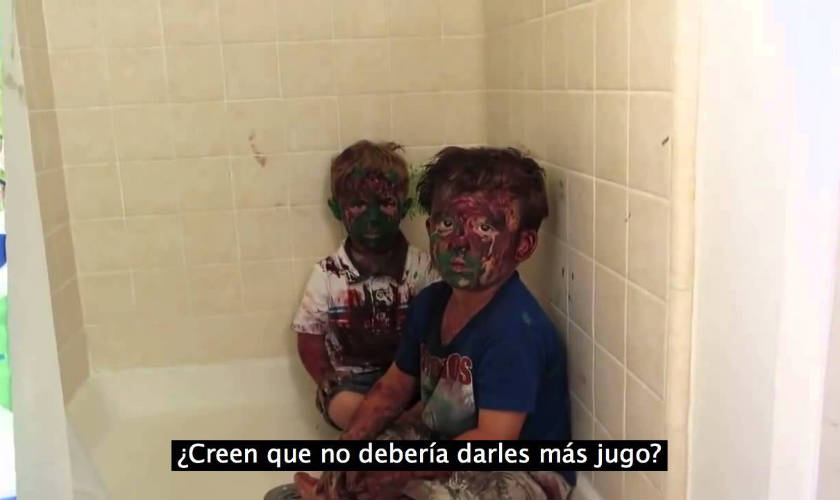 Video de padre regañando a niños pintados causa sensación
