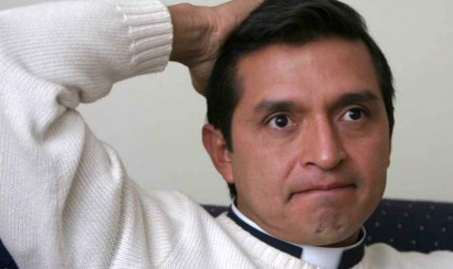 El Padre Chucho asegura que Laura Acuña y Jota Mario son como Judas