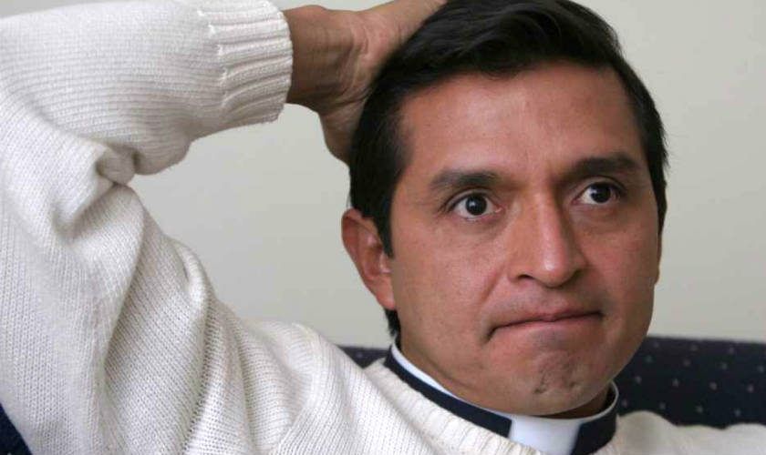 El Padre Chucho asegura que Laura Acuña y Jota Mario son como Judas