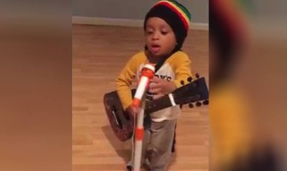 Niño que imita a Bob Marley es sensación en internet