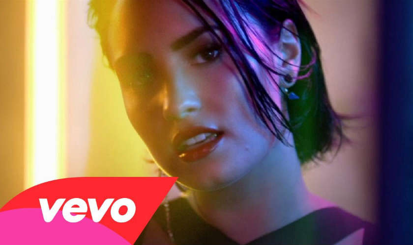 Demi Lovato presenta el video de la canción Cool for the summer