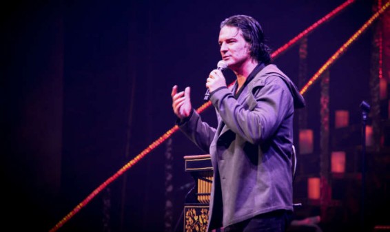Polémica por cancelación de conciertos de Ricardo Arjona en Colombia