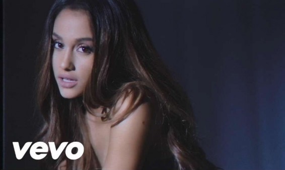 Ariana Grande presentó el video de su canción Dangerous Woman