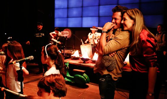 Carlos Vives inaugura escuela de música para niños en Colombia