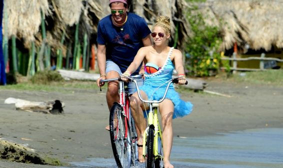 Shakira y Carlos Vives demandados por plagio de su canción La Bicicleta