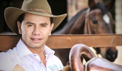 Canal Caracol prepara bionovela del cantante Jhonny Rivera