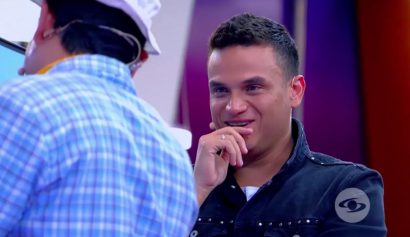 Silvestre Dangond practica su inglés urumitero en The Susos Show