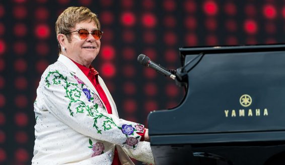 Elton John anuncia su retiro de los escenarios musicales
