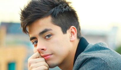 Actor Javier Ramírez revela foto con un hombre que sería su pareja