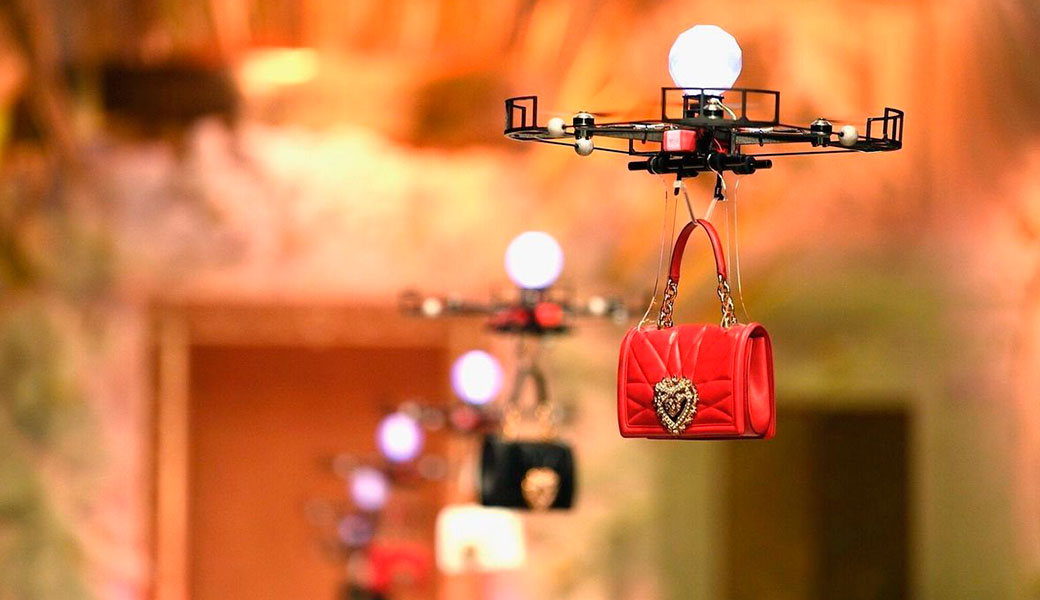 Las nuevas modelos de Dolce & Gabbana son ¡Drones!