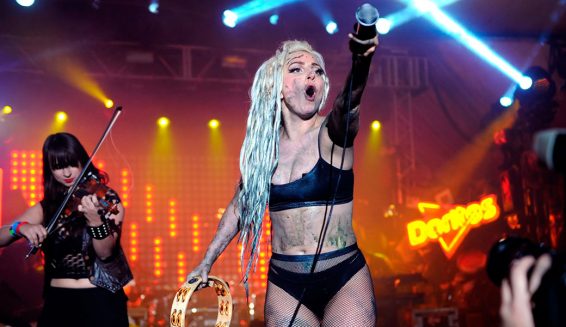 Lady Gaga cancela su gira de conciertos en Europa por fuertes dolores