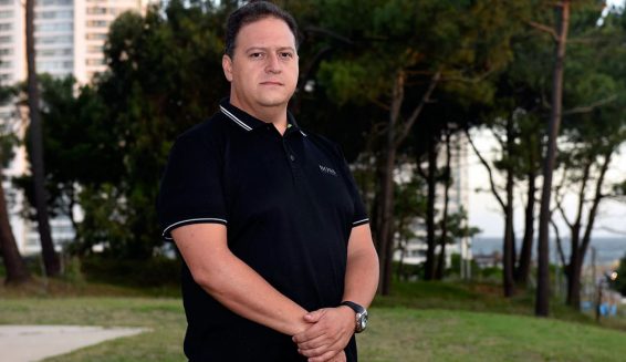 Reaparece hijo de Pablo Escobar y arremete contra Netflix y CaracolTV