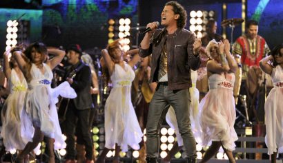 Carlos Vives presenta video de ’10 Razones para Amarte’ junto a Martín Elias